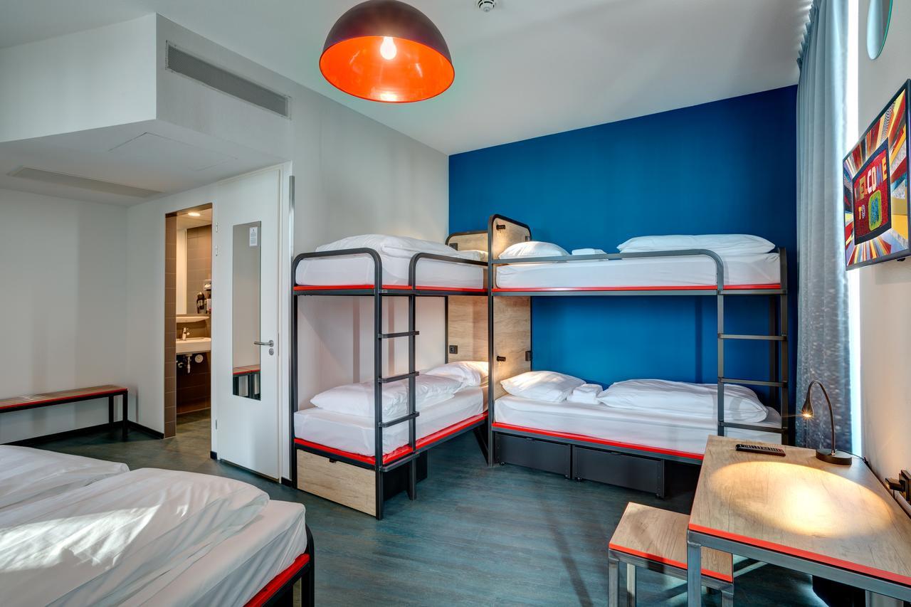 6-Bed Room,644447589:JPEG