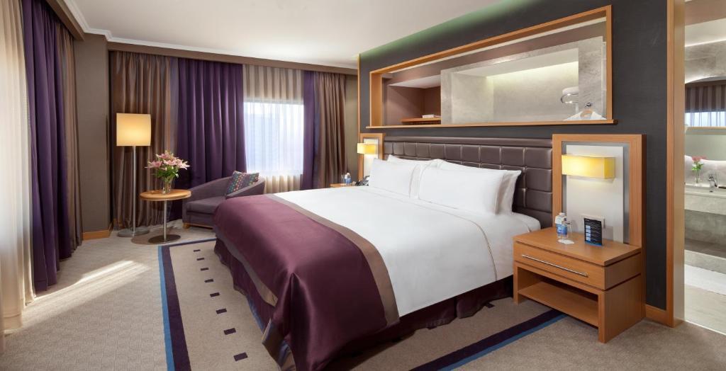 One-Bedroom Suite,143659985:JPEG