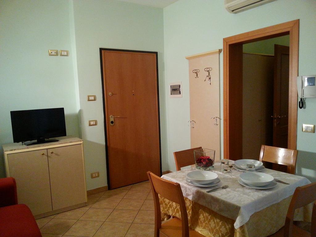 One-Bedroom Apartment,646684191:JPEG