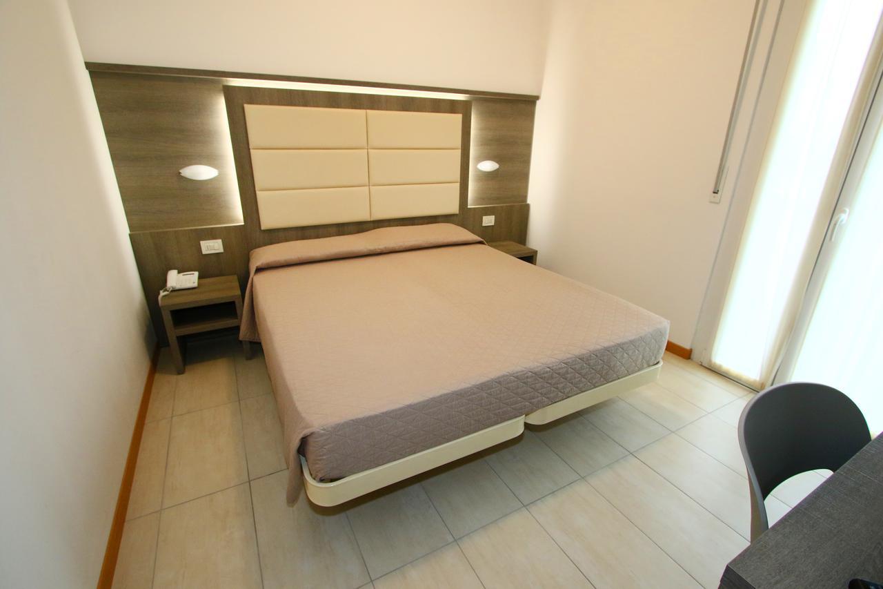 Superior Double or Twin Room,668874405:JPEG