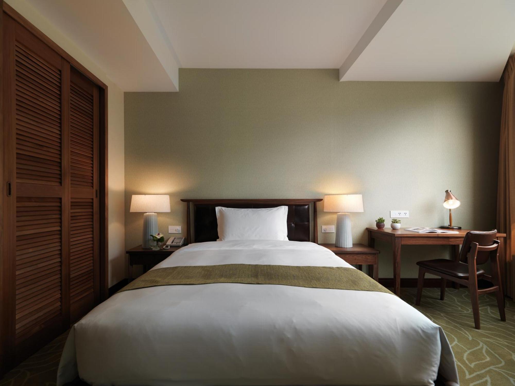 Superior Single Room,683762622:JPEG