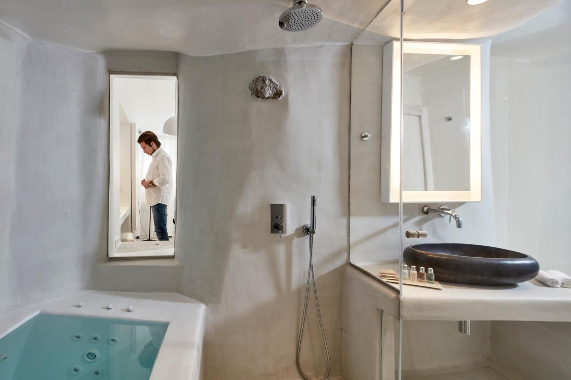 Cave Suite indoor jetted tub,1436680996:JPEG