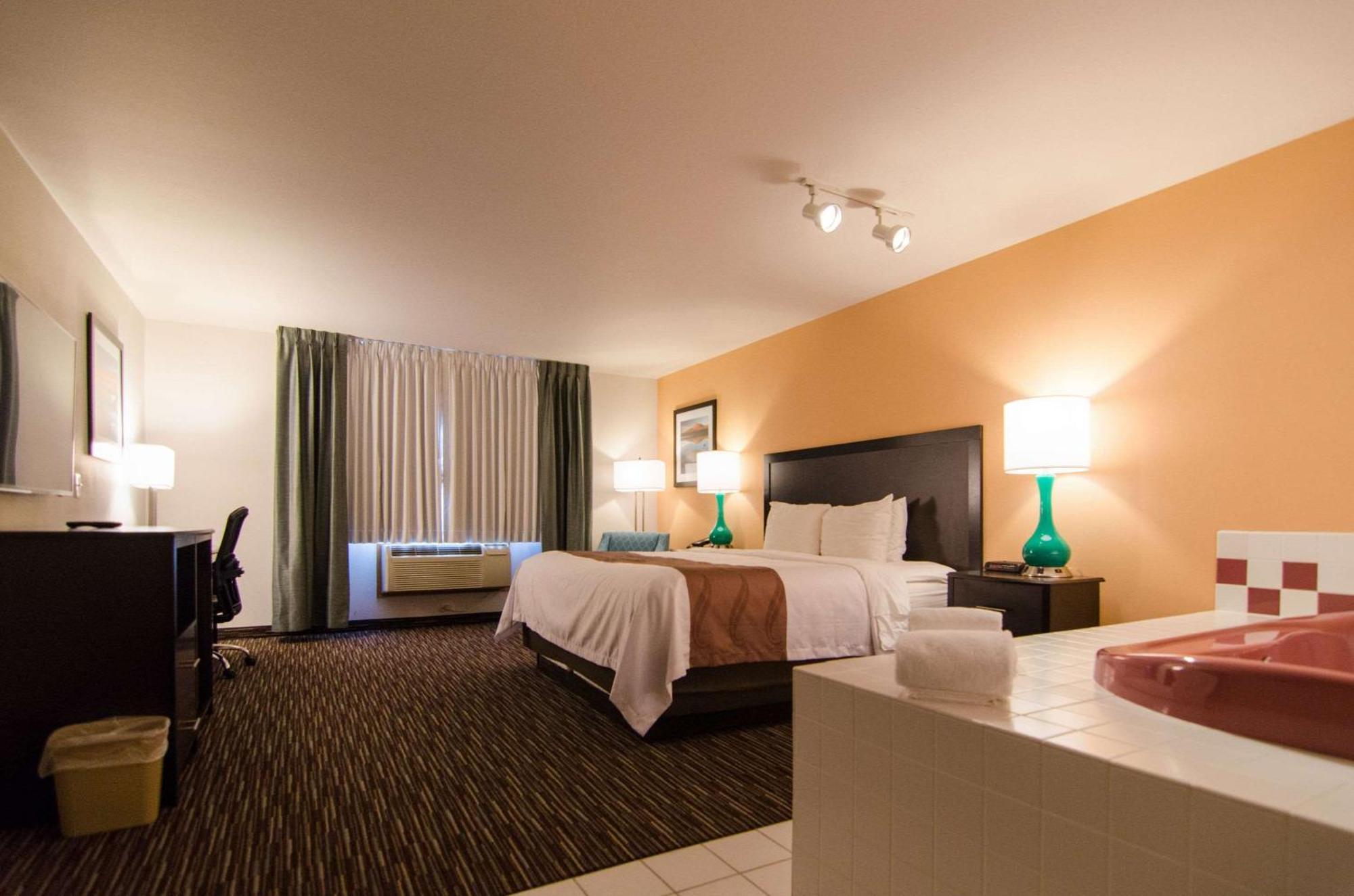 King Suite with Jacuzzi - Non-Smoking (Dorena),743064256:JPEG