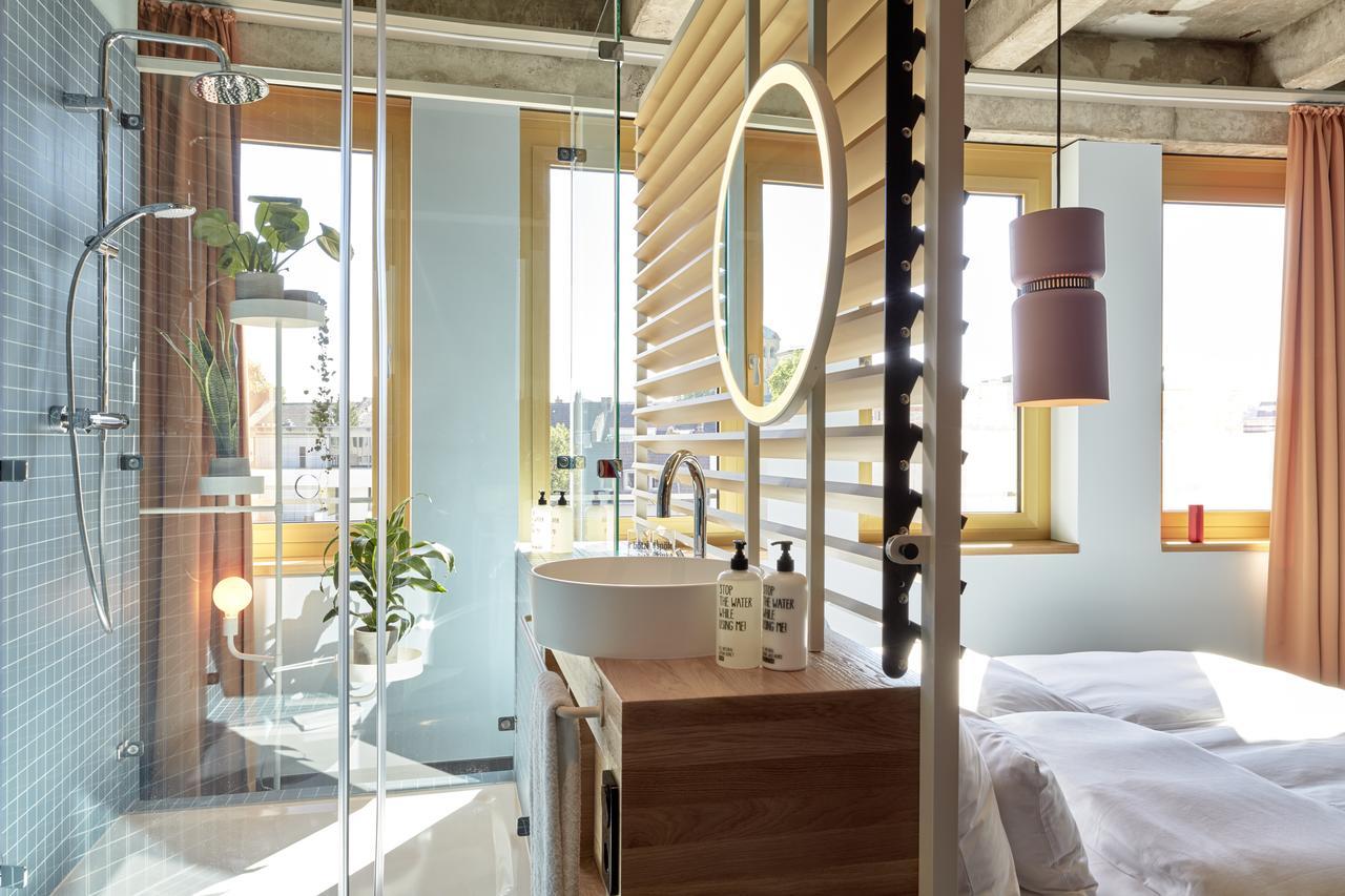 Large,815996081:JPEG