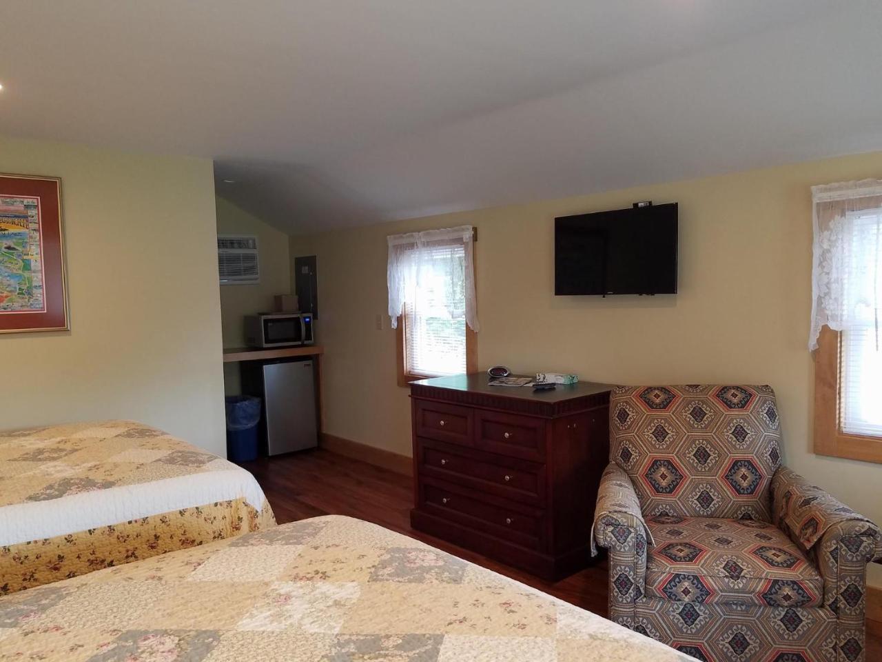 Quadruple Room Lake View,696594081:JPEG