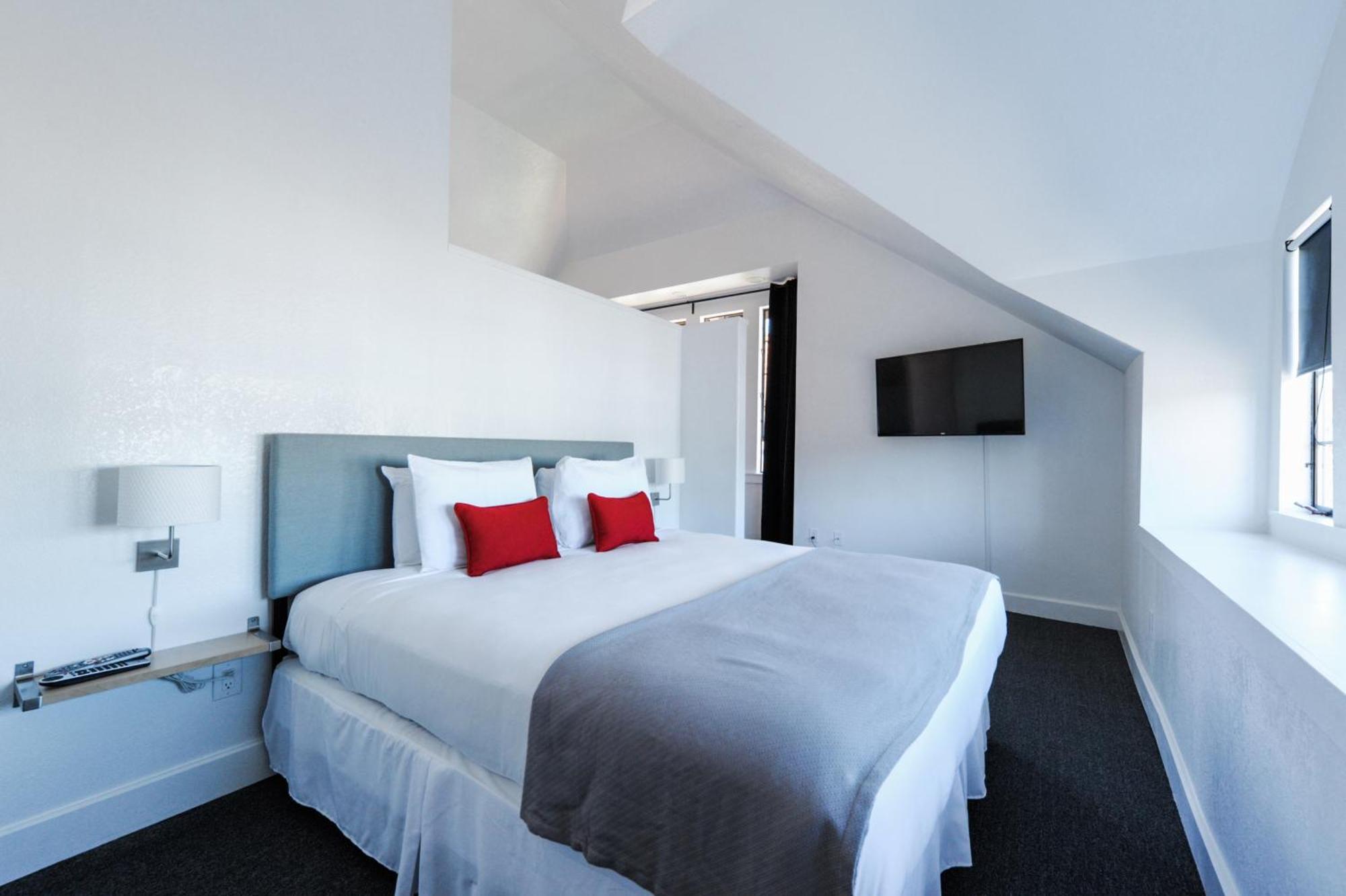 Deluxe King Suite,1404186191:JPEG