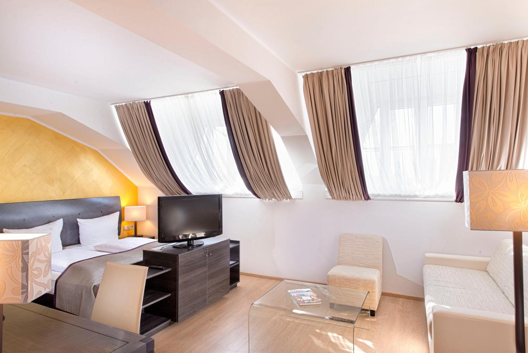 Junior Suite,702378250:JPEG