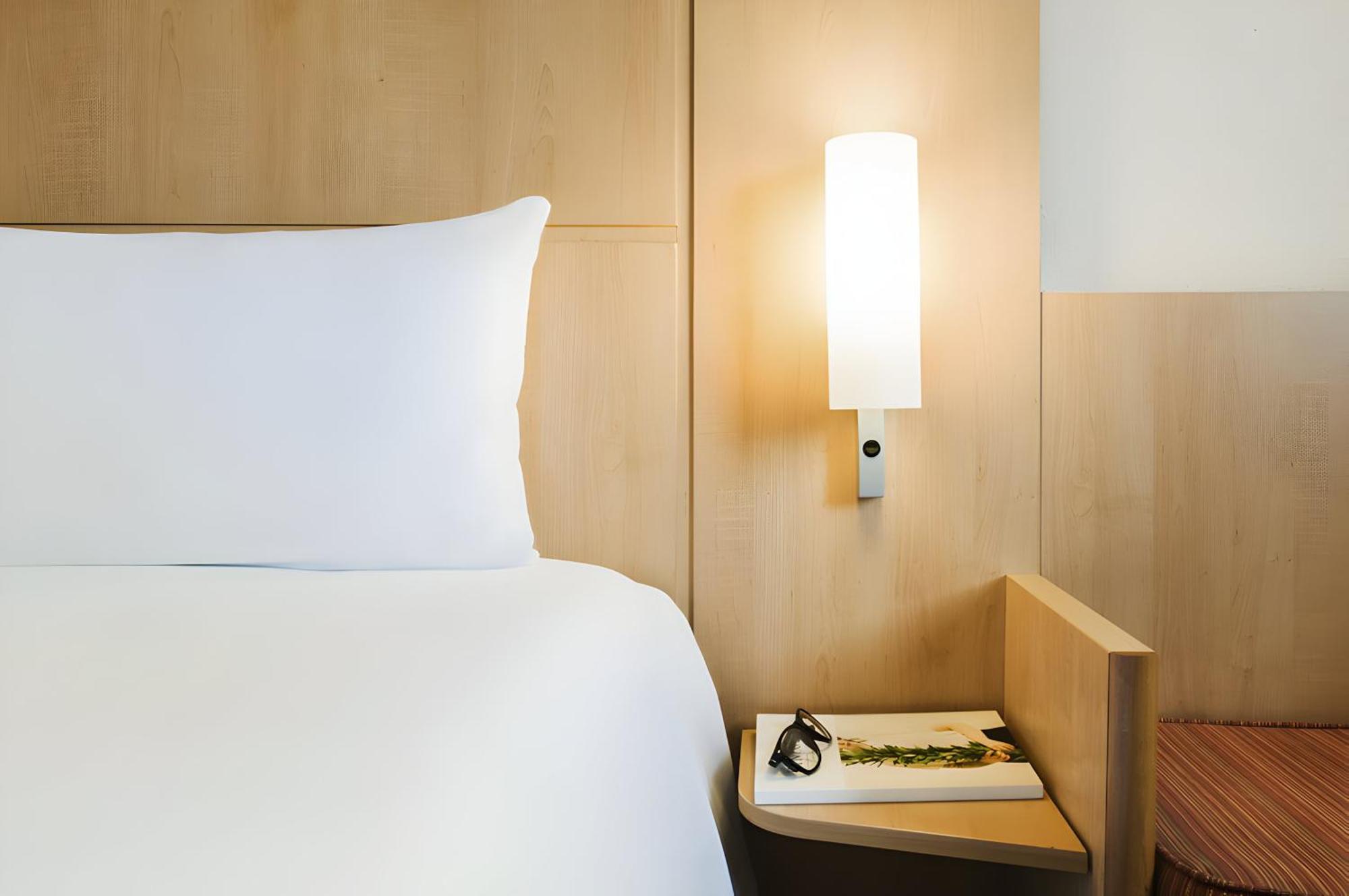 MyRoom by Daniel: Vriendelijk Liverpool / Standaard Kamer met Twee Aparte Bedden