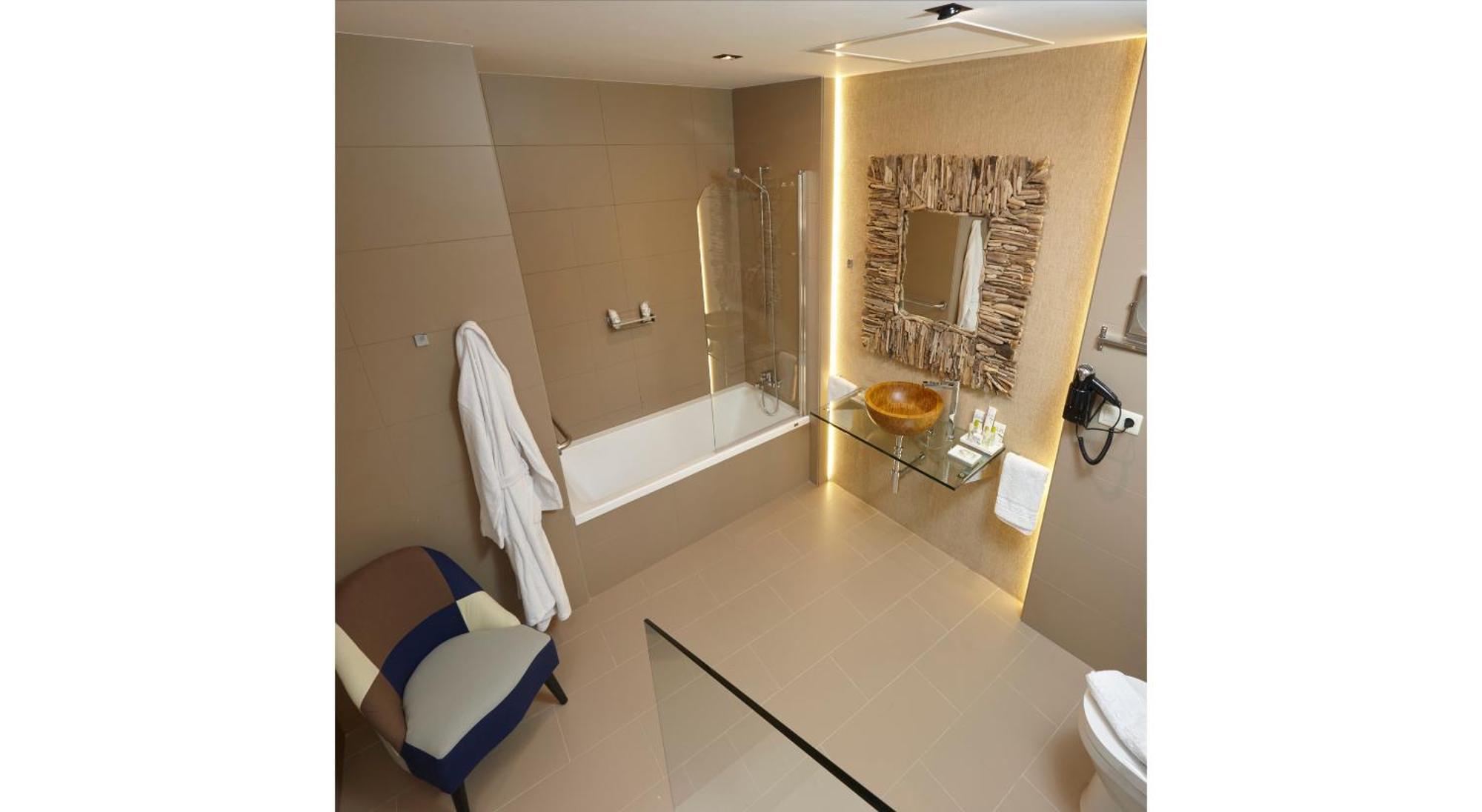 Internal Double Room,704829724:JPEG