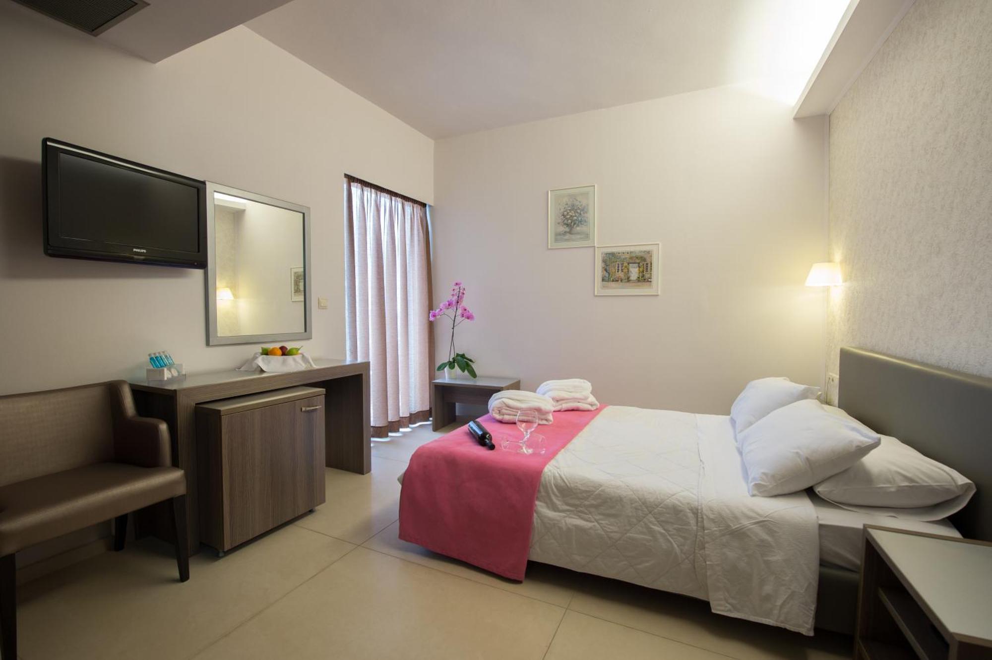 Standard Double or Twin Room,1208076796:JPEG