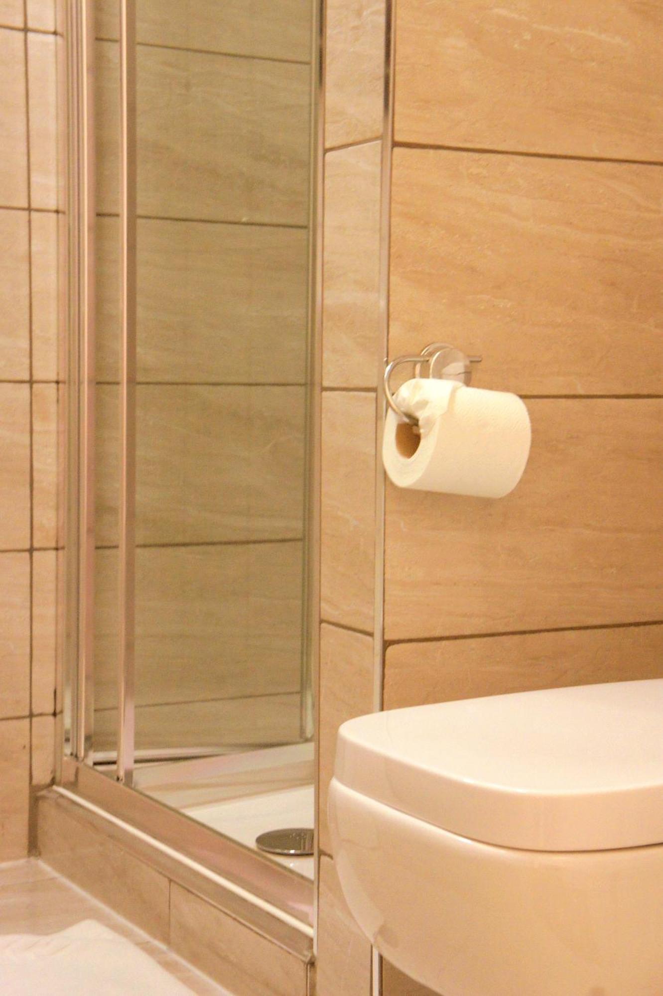 Family Room - En Suite,1111709298:JPEG