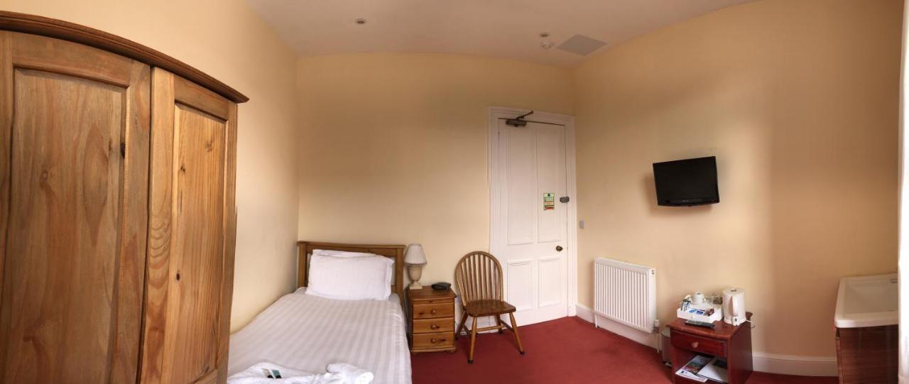 Single Room with Private Bathroom,717832264:JPEG