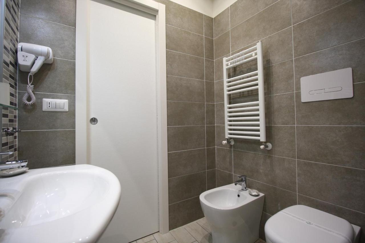 Double Room with Private Bathroom,738359827:JPEG