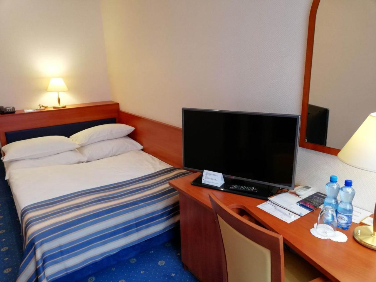 Double Room,1420643055:JPEG