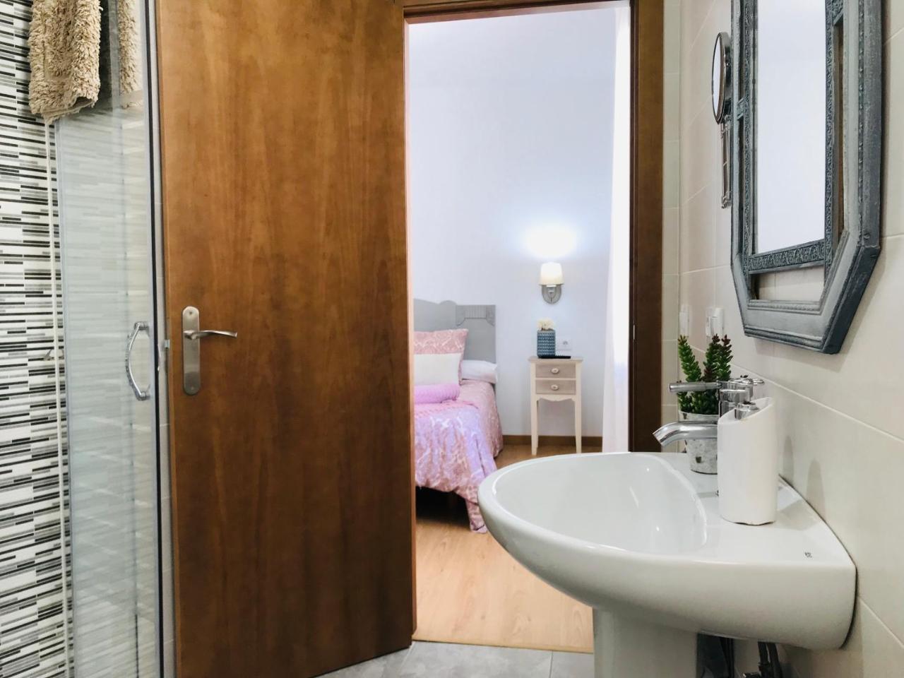 Double Room with Private Bathroom,643426065:JPEG