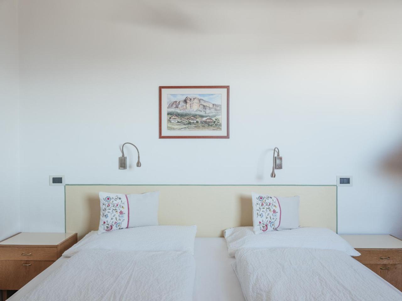 Twin Room,768662119:JPEG