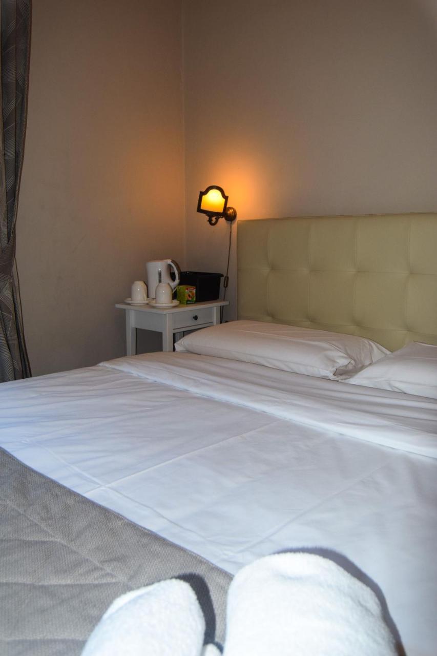 Double Room with Shared Bathroom,769203226:JPEG
