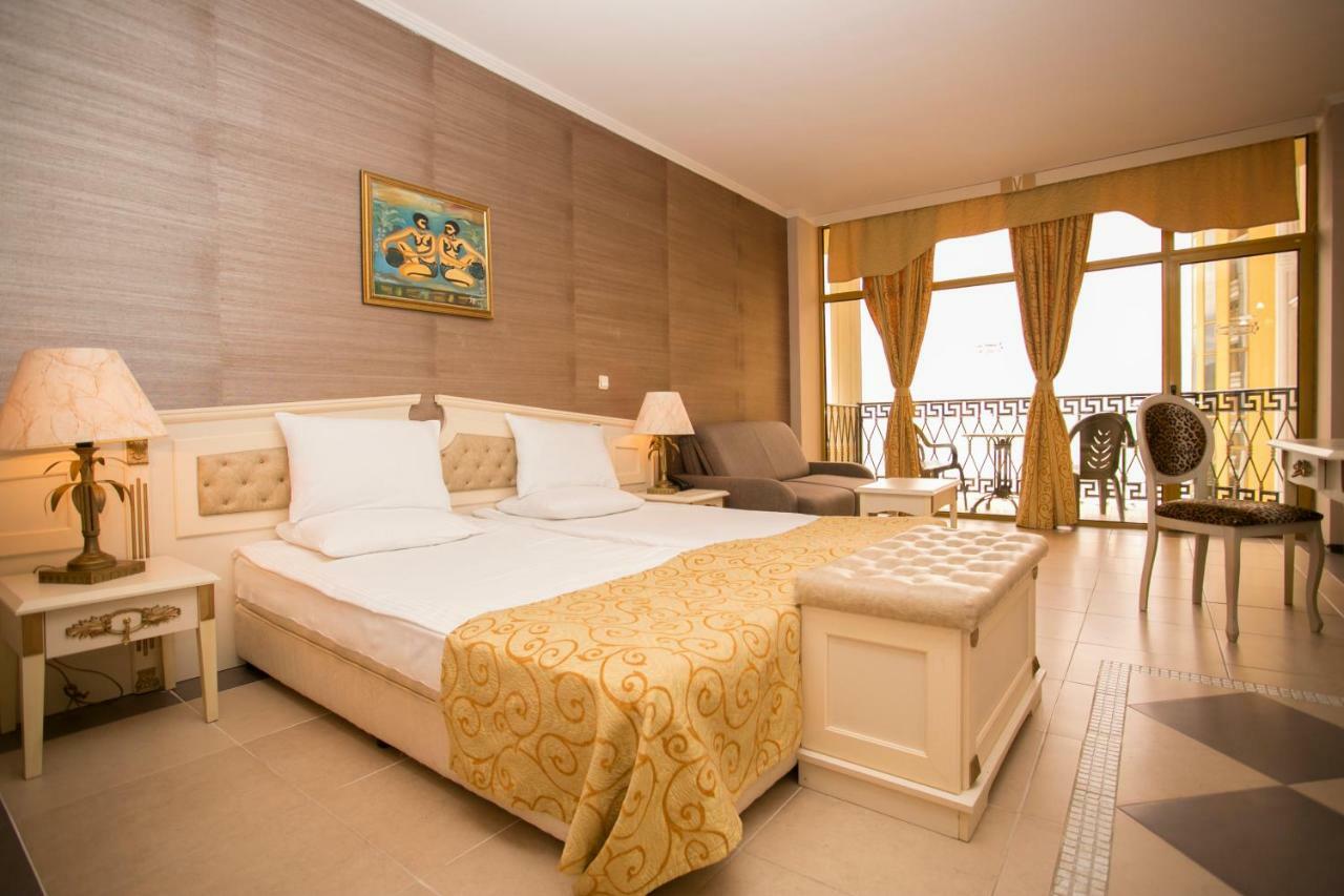 Double Room with Garden View and Balcony