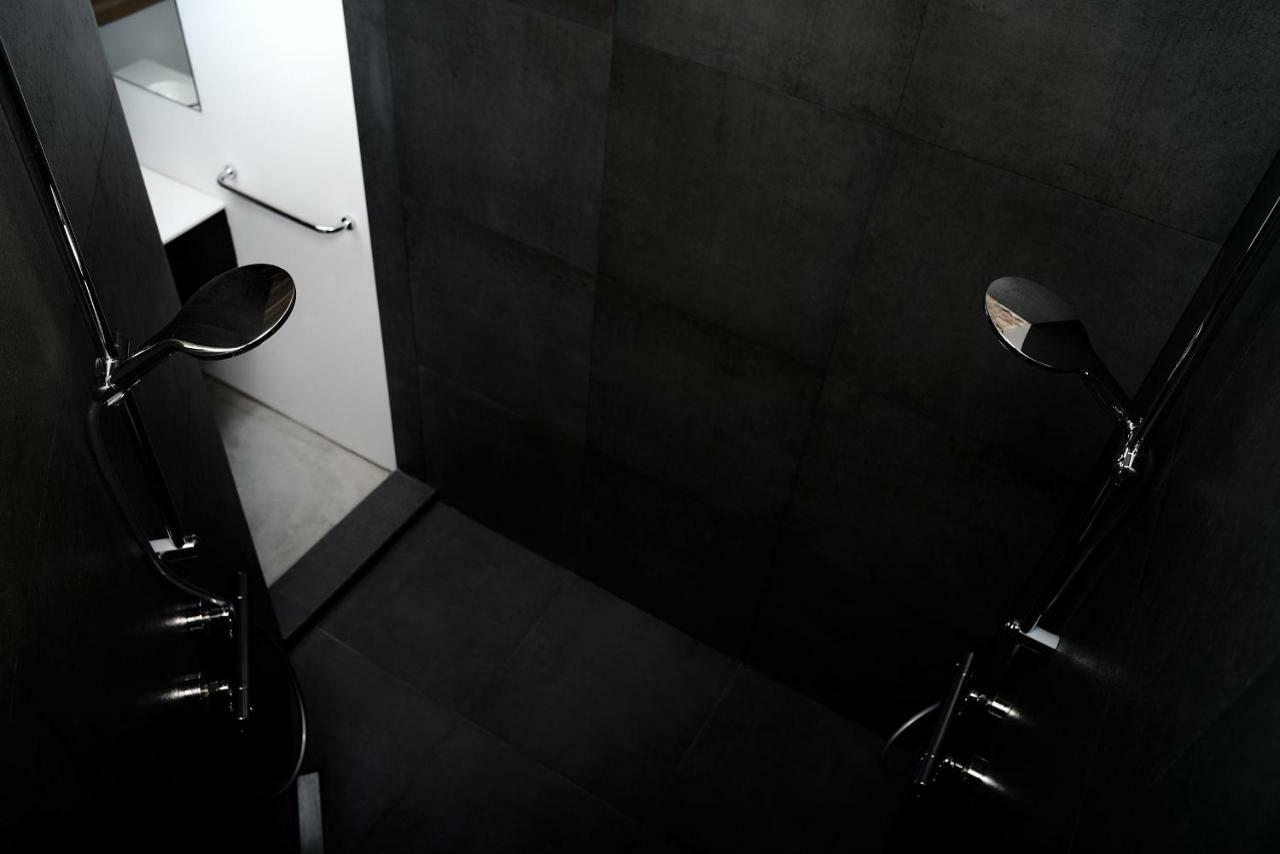 Deluxe Double Room Bath,791886723:JPEG