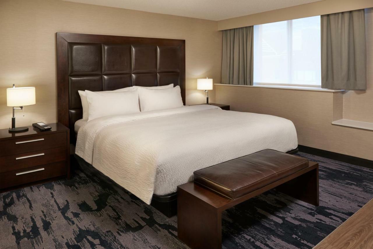 Executive Suite, 1 King, Sofa bed,1366098521:JPEG