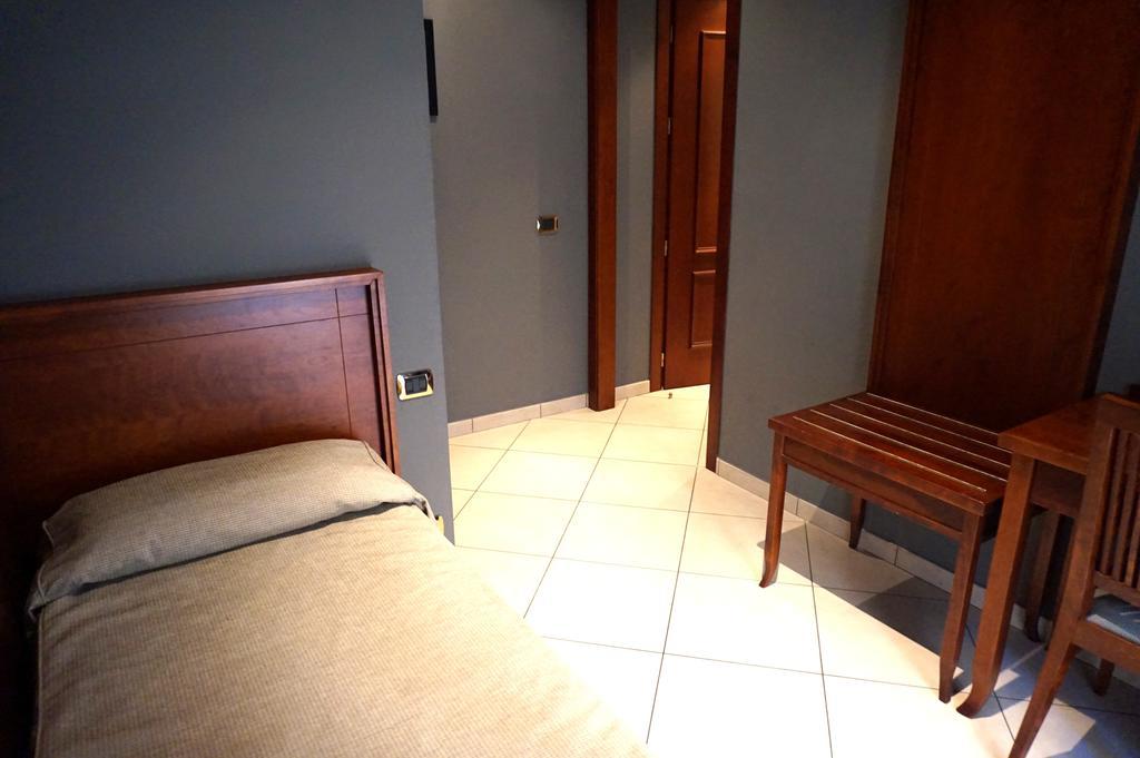 Single Room,888539212:JPEG