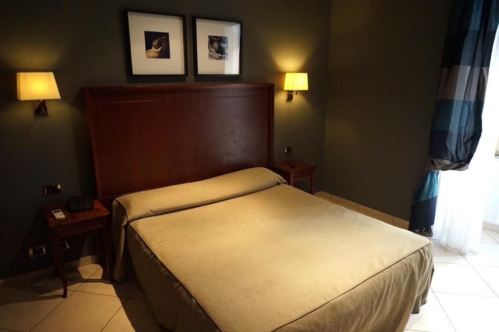 Double or Twin Room,888539212:JPEG