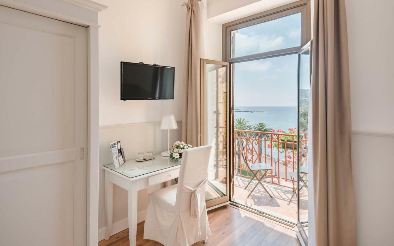 Double or Twin Room with Sea View