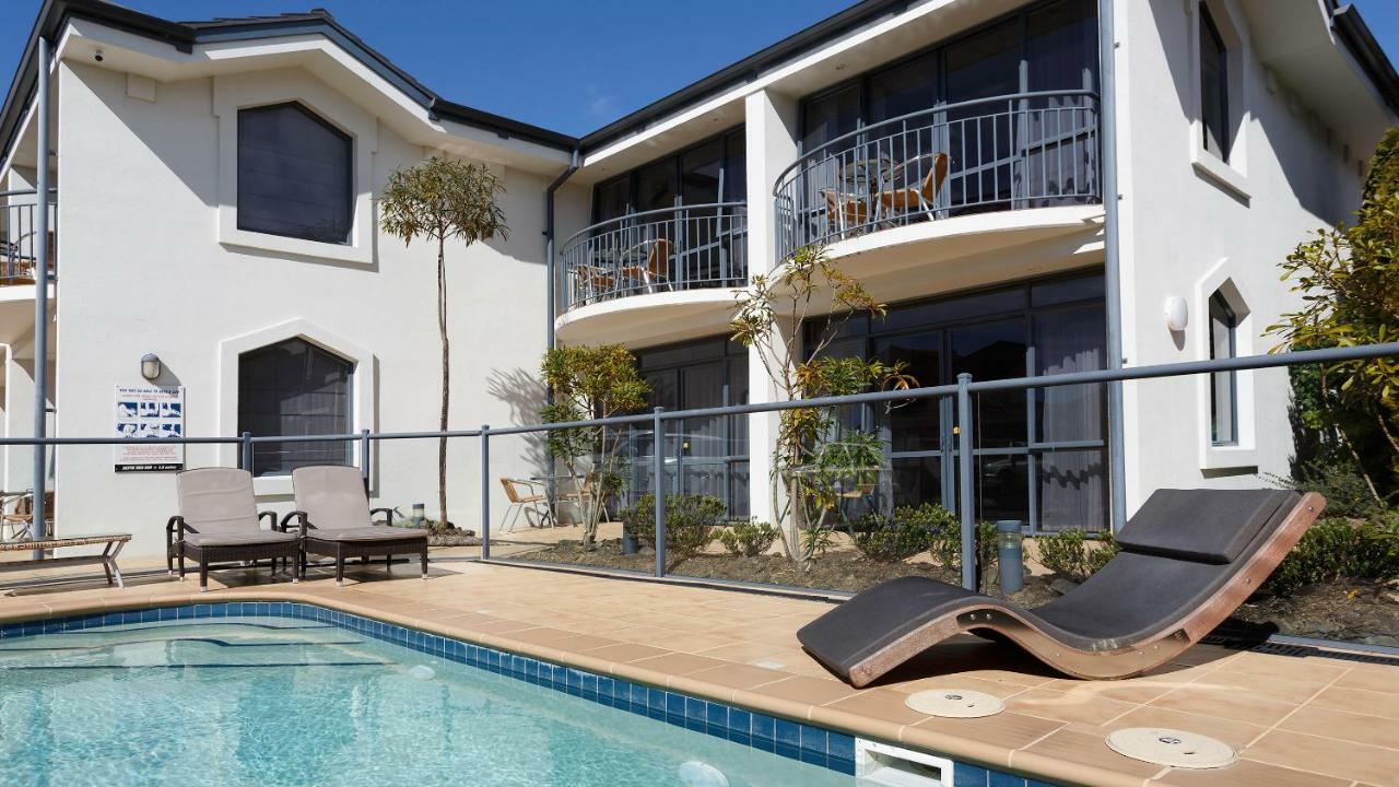 Poolside Studio Spa Shower Apartment,1499544250:JPEG