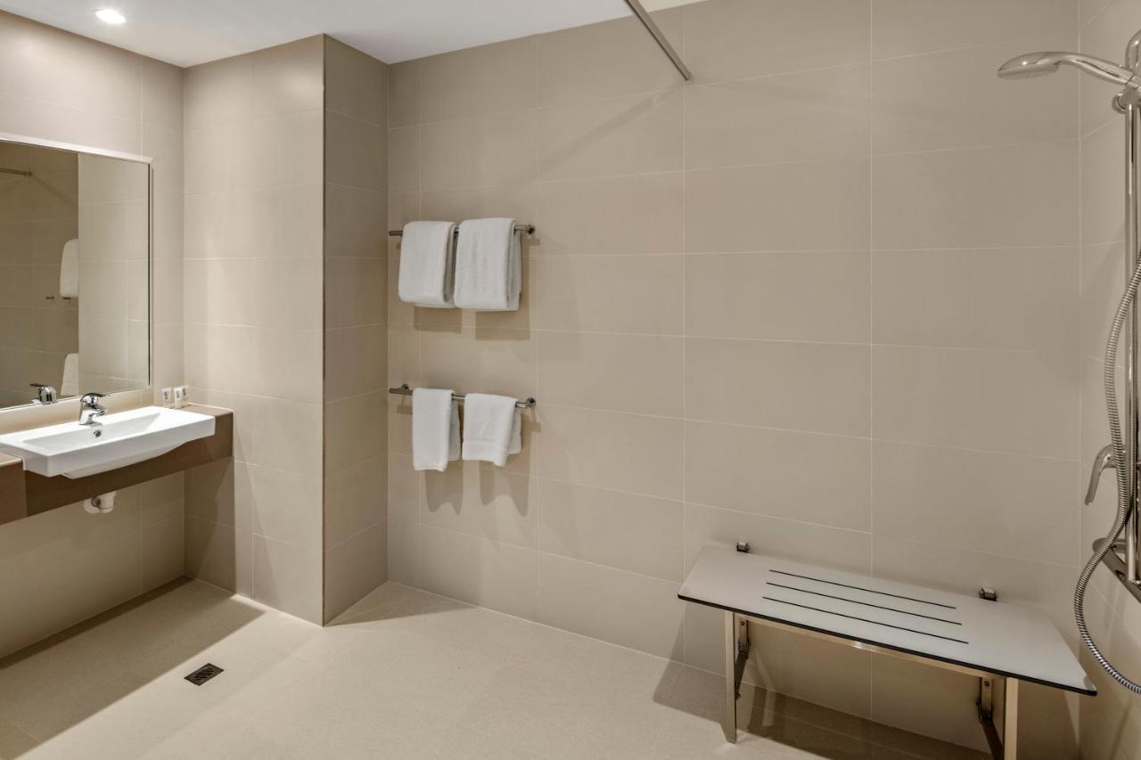 One-Bedroom Apartment,1369876862:JPEG