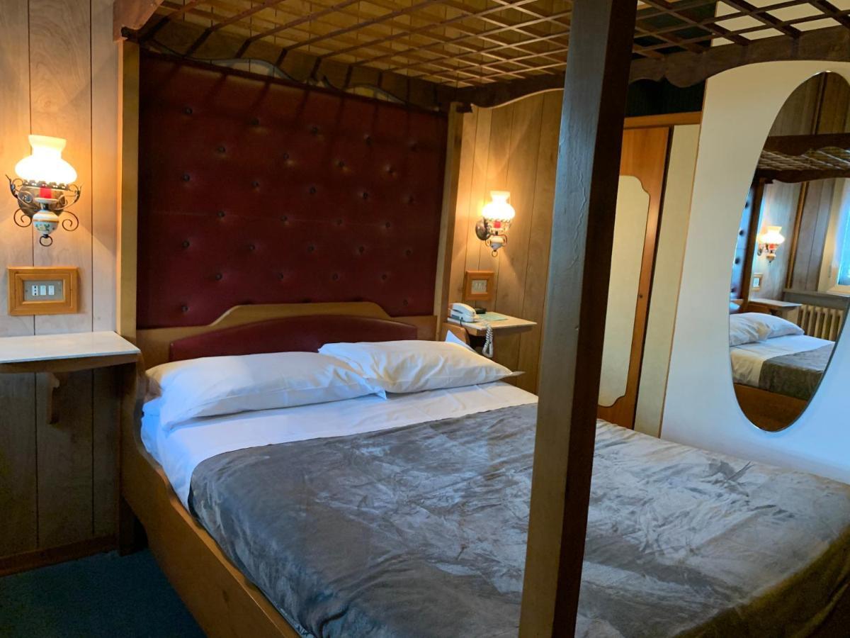 Double Room,983239771:JPEG