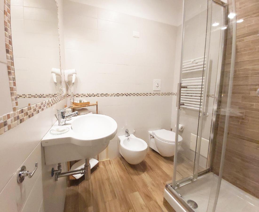 Standard Double Room,943475194:JPEG