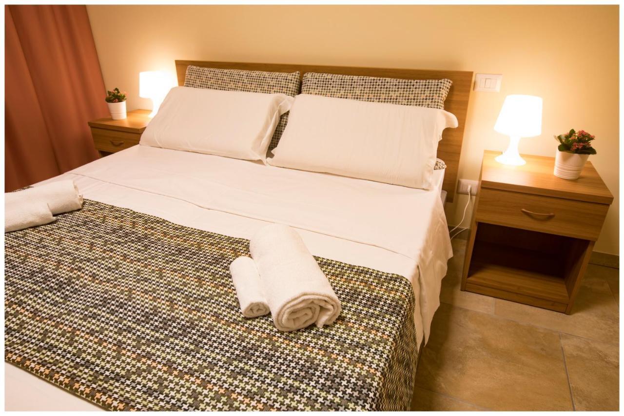 Double Room,955705345:JPEG