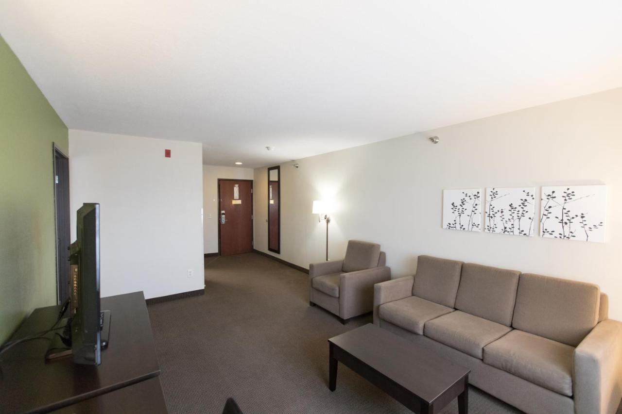 King Suite with Hot Tub - Non-Smoking,1380336206:JPEG