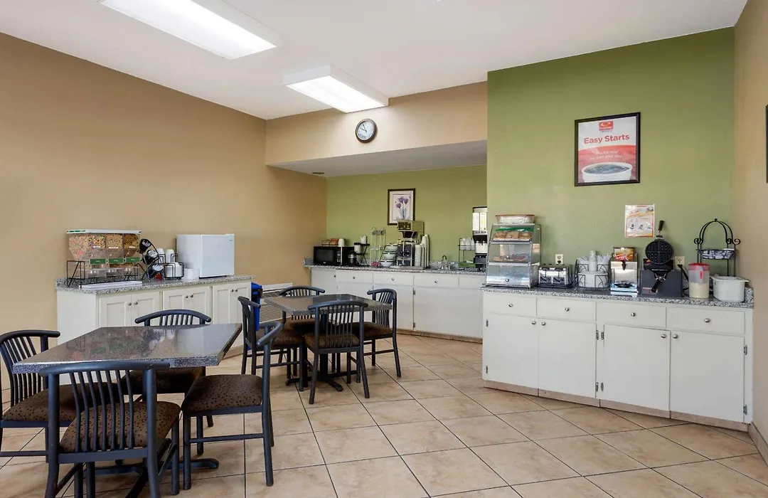 Econo Lodge Belton - Kansas City South-1