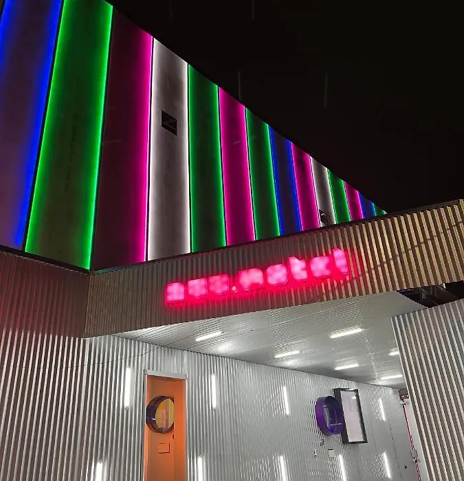 Nuu Motel-1