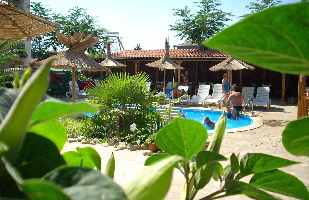 Family Hotel Tropicana-1