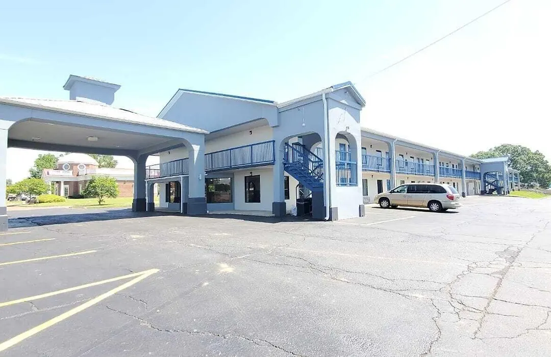 Excellent Inn & Suites-1