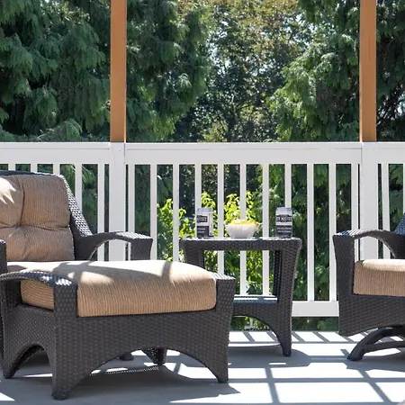 Chatham House Kelowna Bed & Breakfast-2