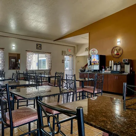 Super 8 By Wyndham Alamosa-3