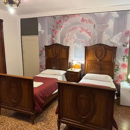 Lions Venice Guest house-3