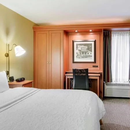 Pittsburgh Airport Inn And Suites-3