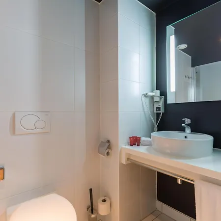 Leonardo Hotel Almere City Center-3