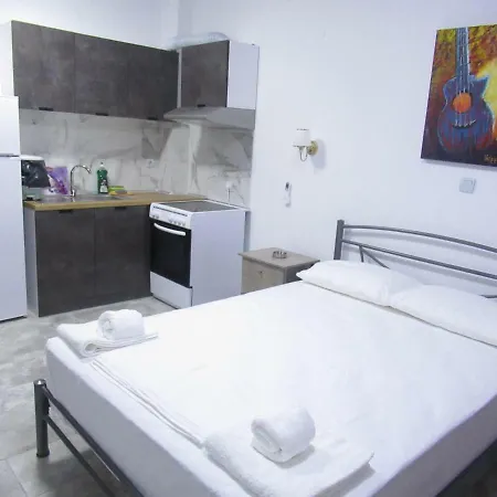 Artistic Rent Rooms & Apartments-2