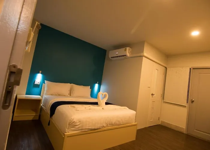 Thap Sakae Hotel