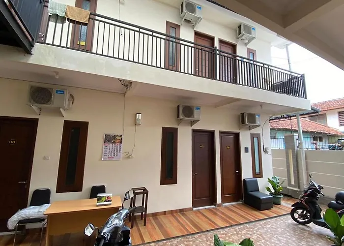 Jatiwinangun Homestay Near Gor Satria Purwoketo Mitra Reddoorz