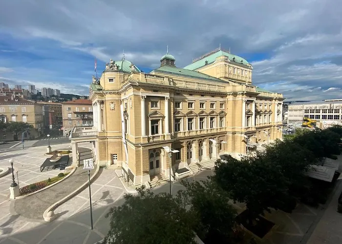 Plaza Teatro & Piazzale Teatro