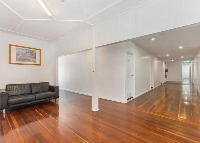 Newmarket Hotel