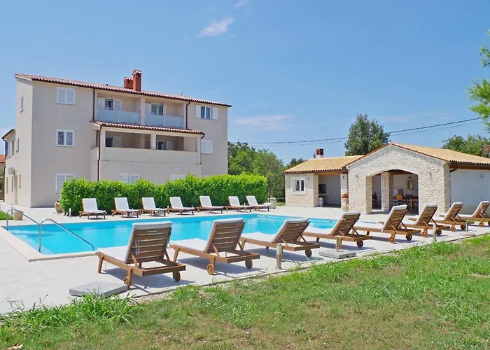 Holiday Apartments In House Sanja