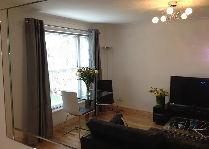 Flat 4 Summertown Court