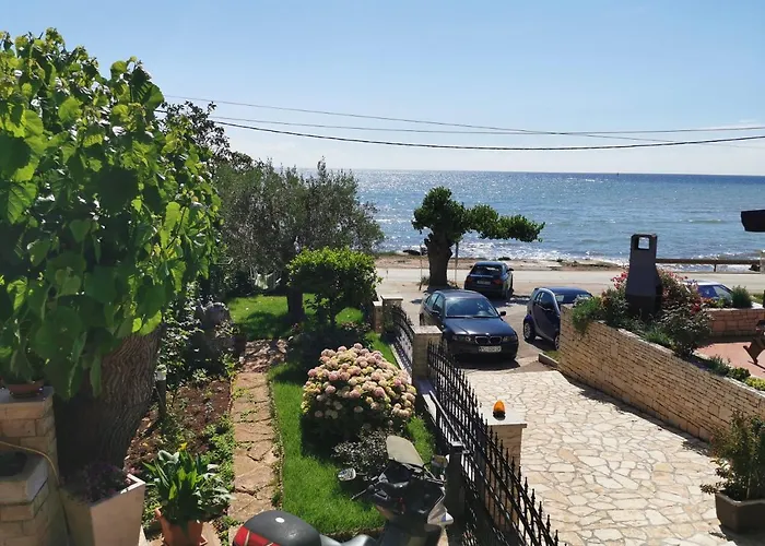 Romantic Apartment For Two On The Sea